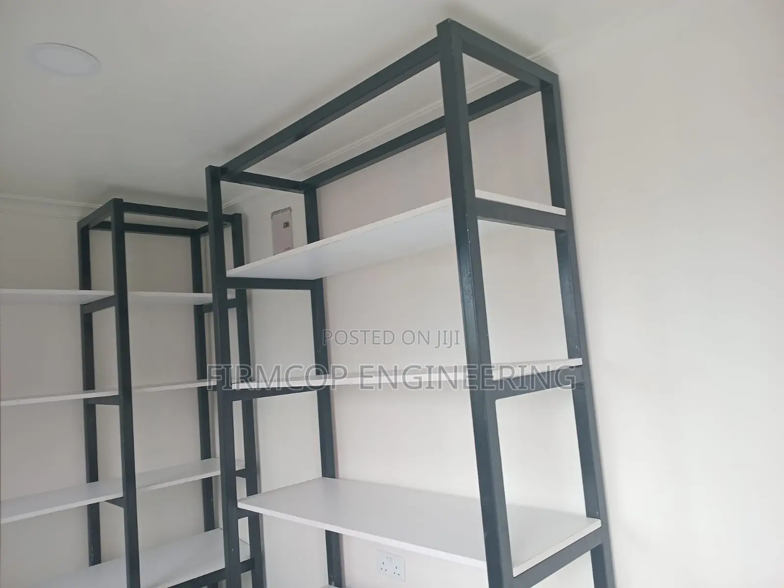Container Laundry With Shelves-20ft