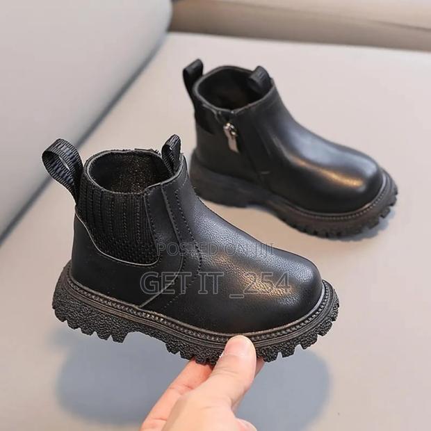 Kid's Unisex Boots 
Size 21,24,27,28,29
Black - thumbnail 3