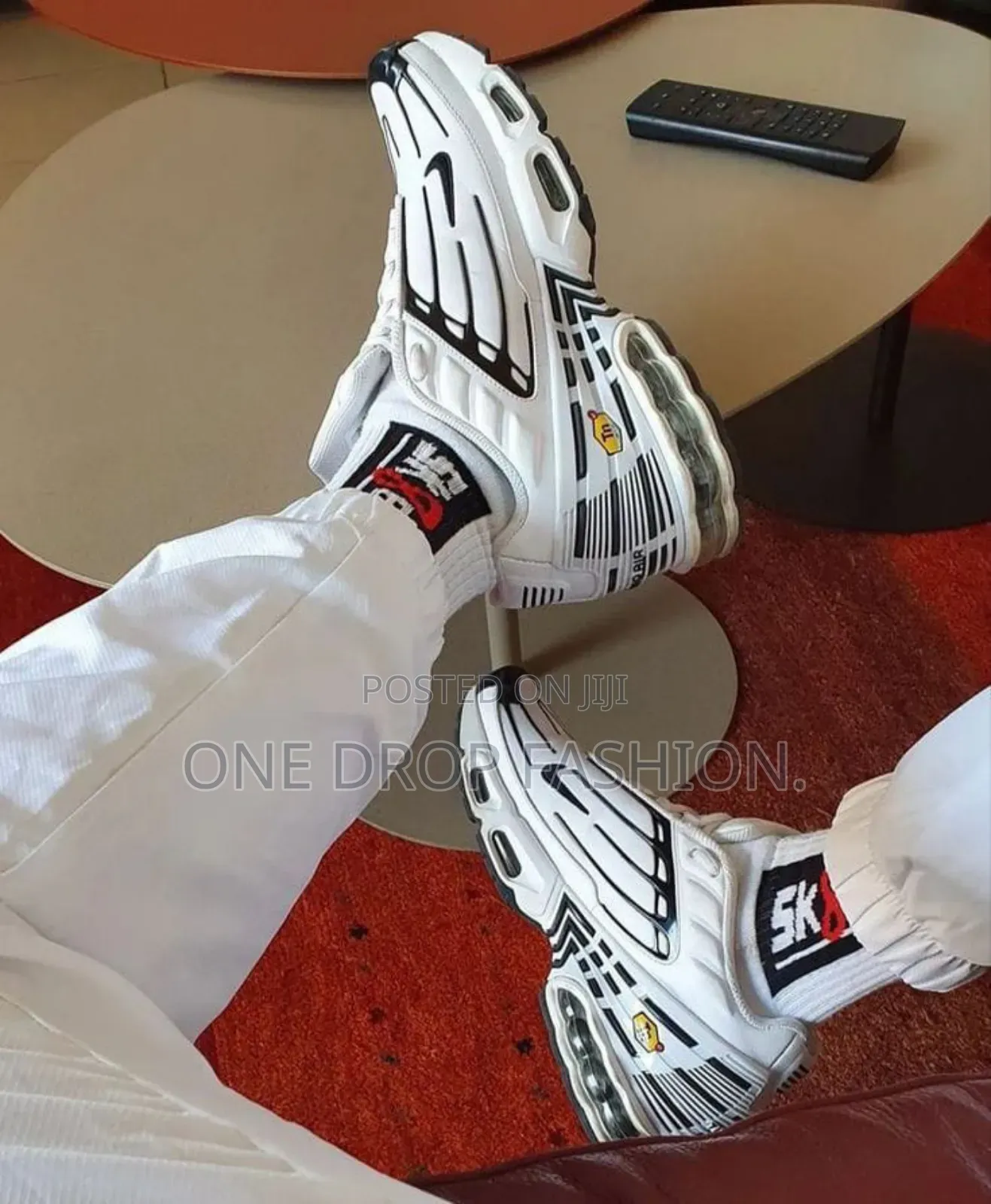Black and White Nike Tn