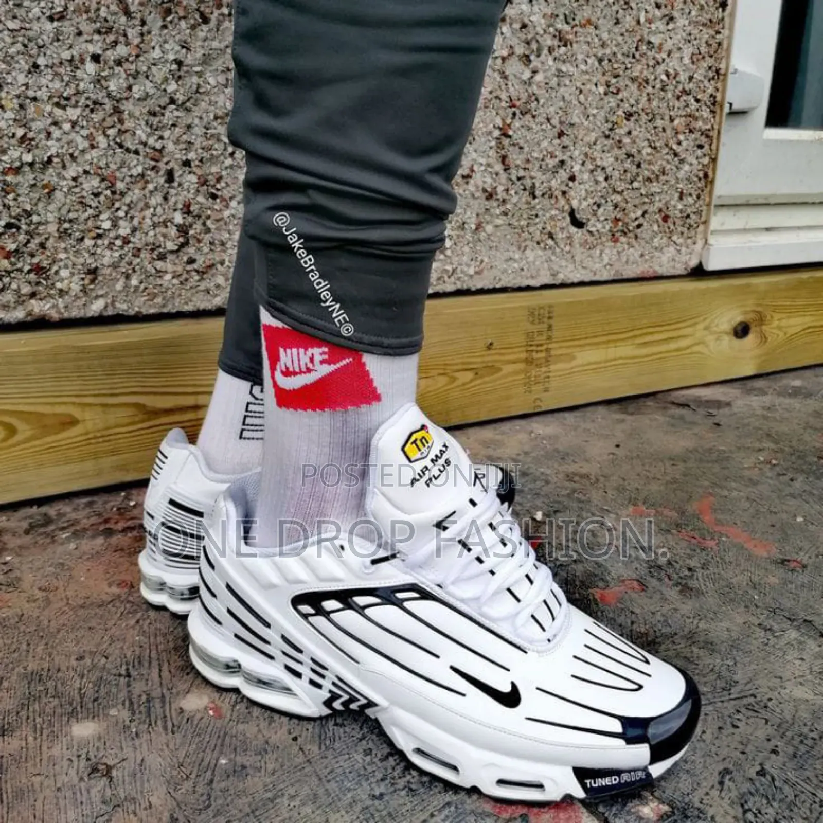 Black and White Nike Tn