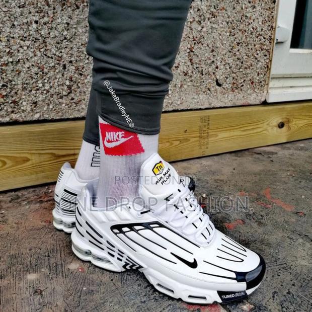 Black and White Nike Tn - thumbnail 3