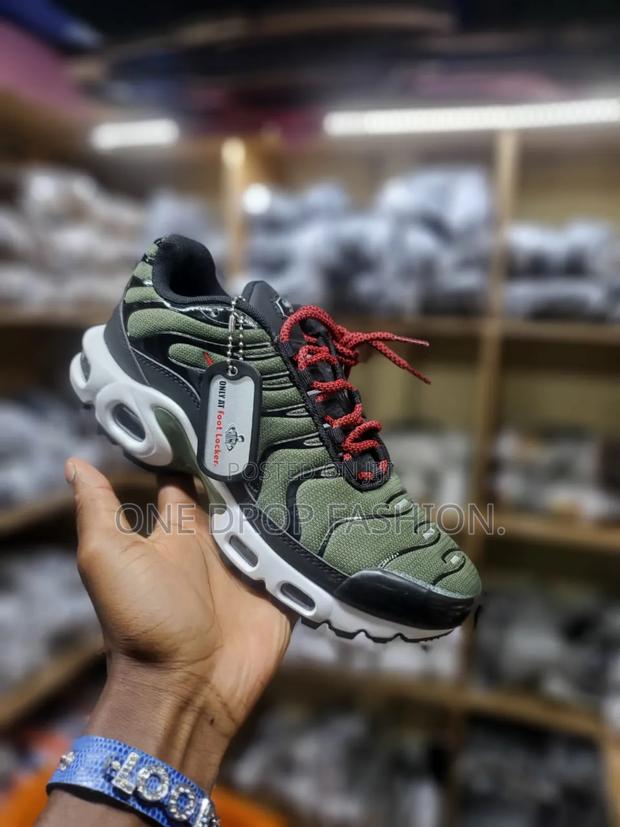 Men's Tn Sneakers Y89 - main view