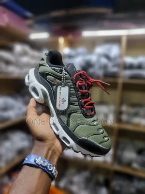Men's Tn Sneakers Y89