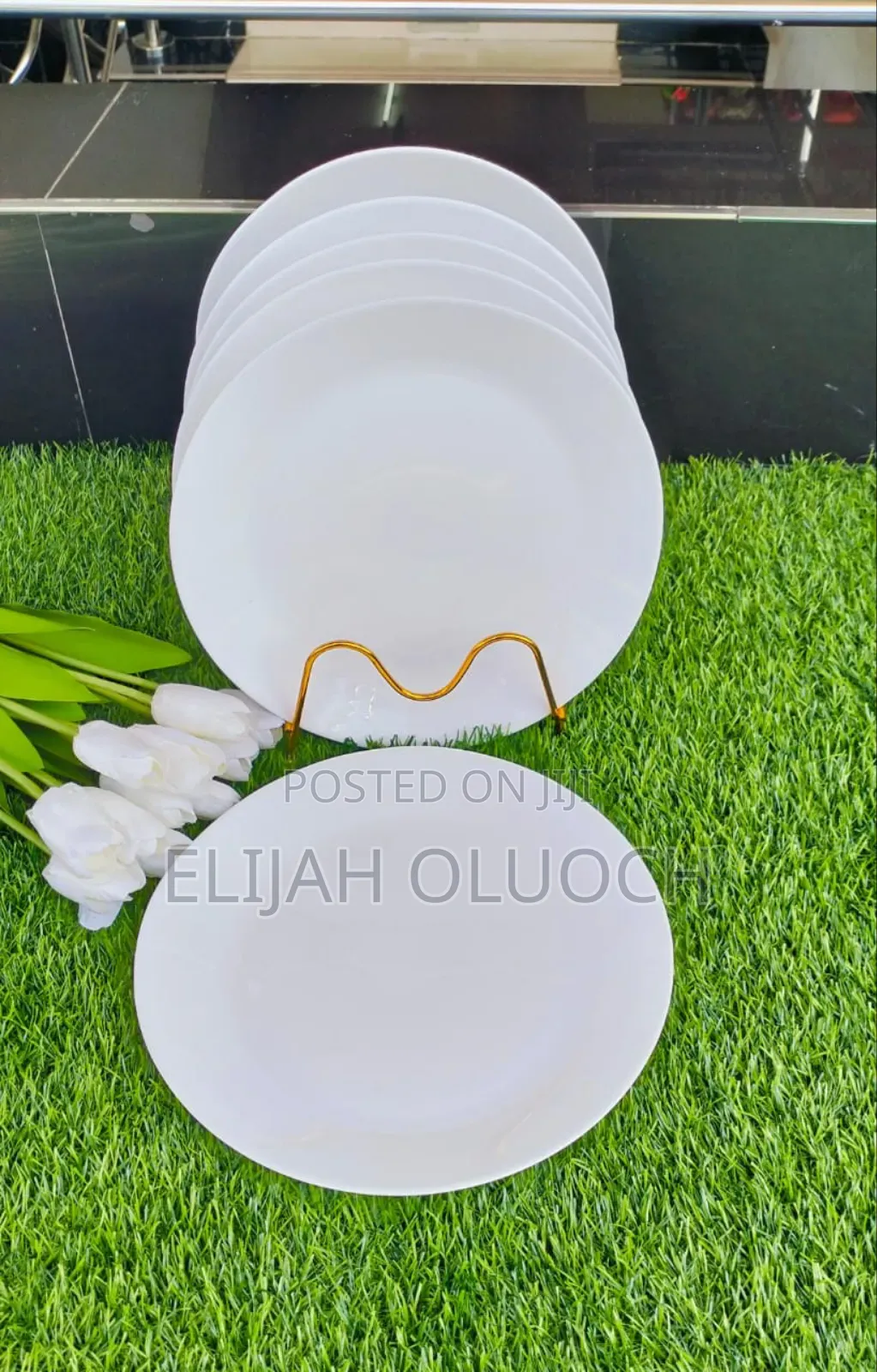 *A Set of 6 White Plain Square Dinner Plates*