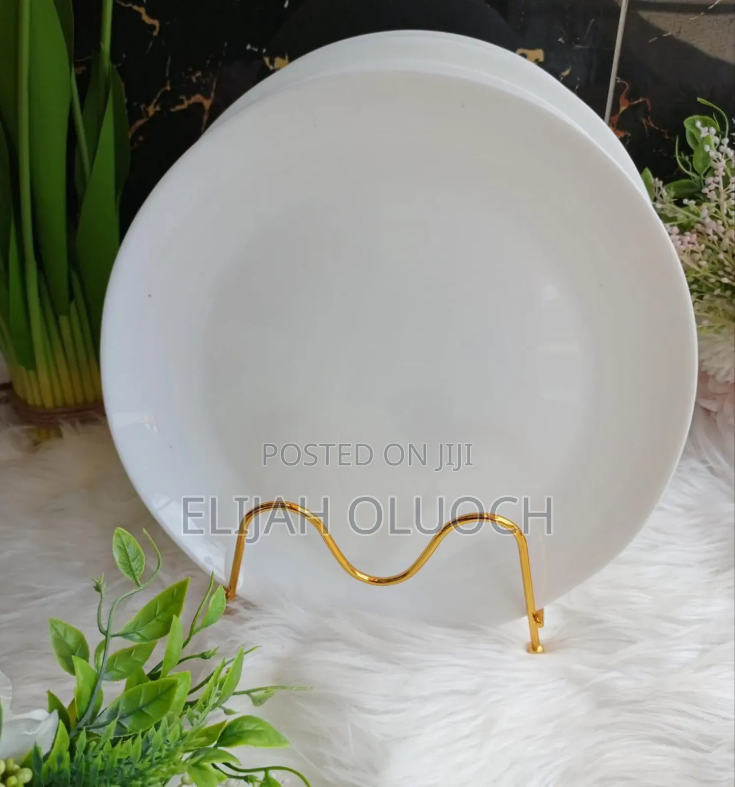 *A Set of 6 White Plain Square Dinner Plates*