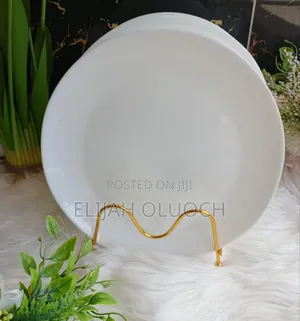 *A Set of 6 White Plain Square Dinner Plates*