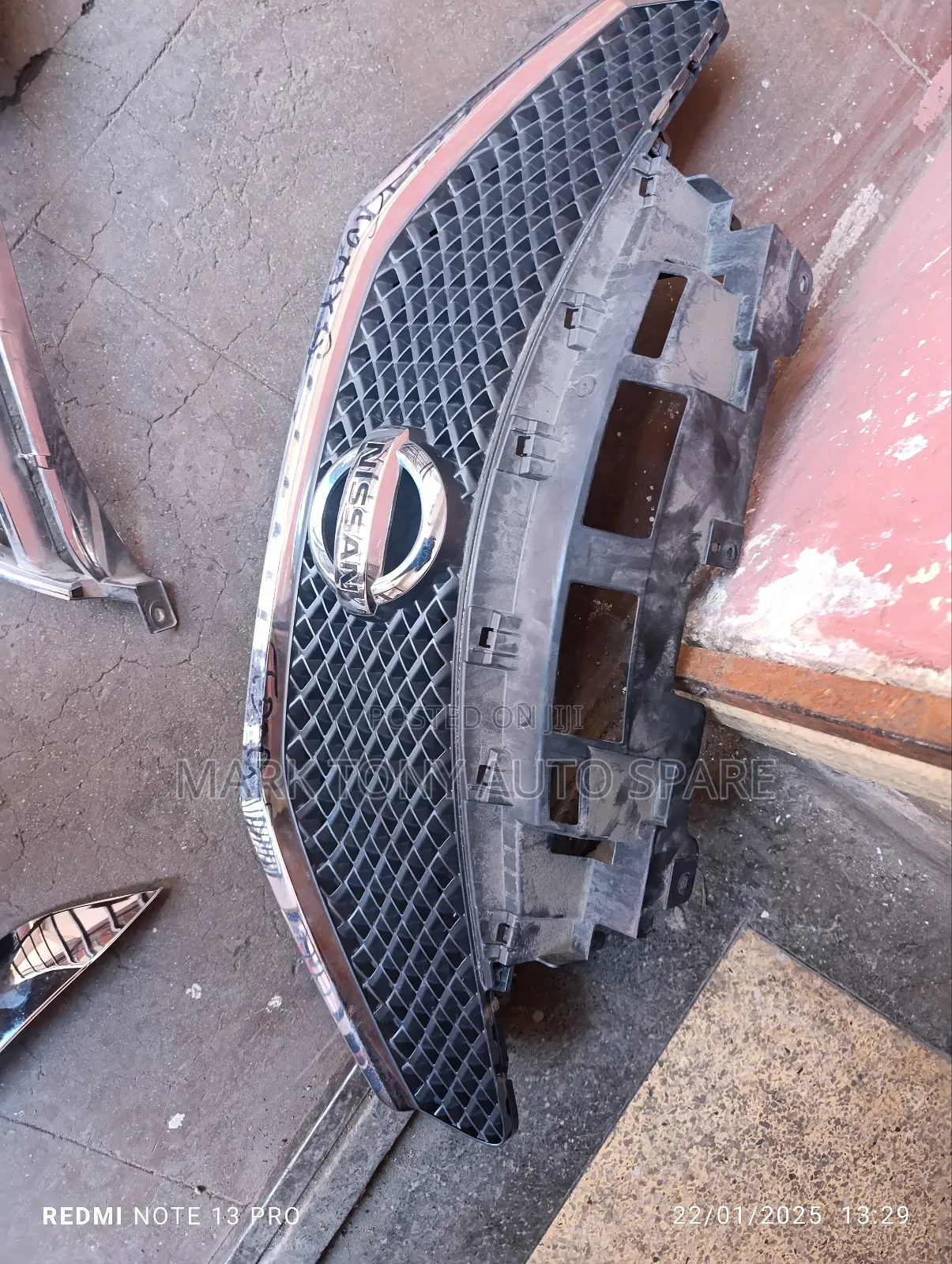 Nissan Note 2012 Grill 