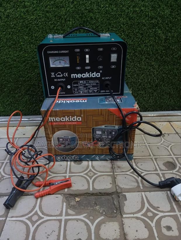 Battery Charger 30A - main view