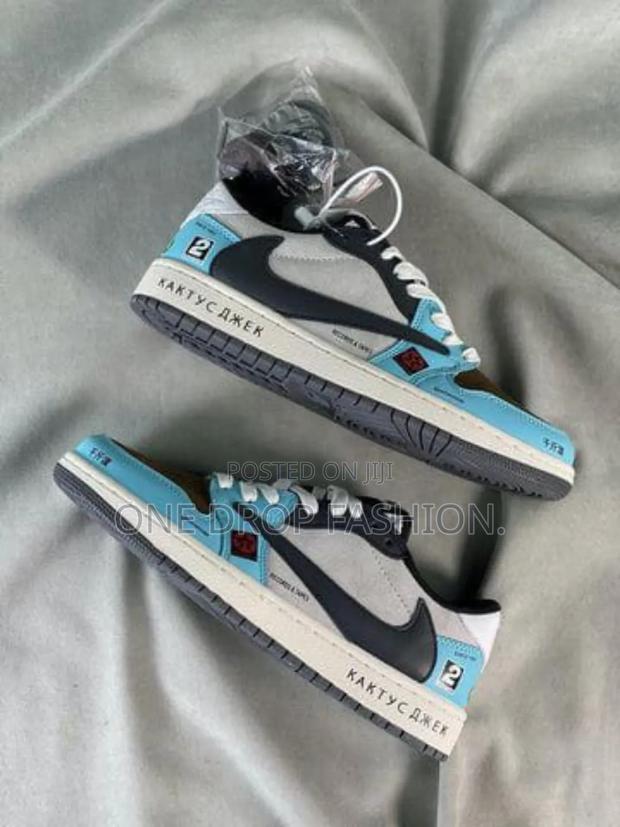 University Blue Sb Dunks 56 - main view