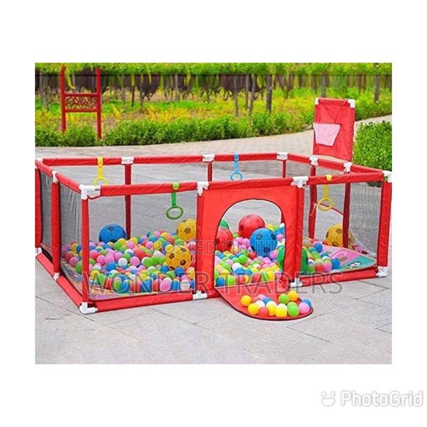 Rectangular Playfence, Playfence - main view
