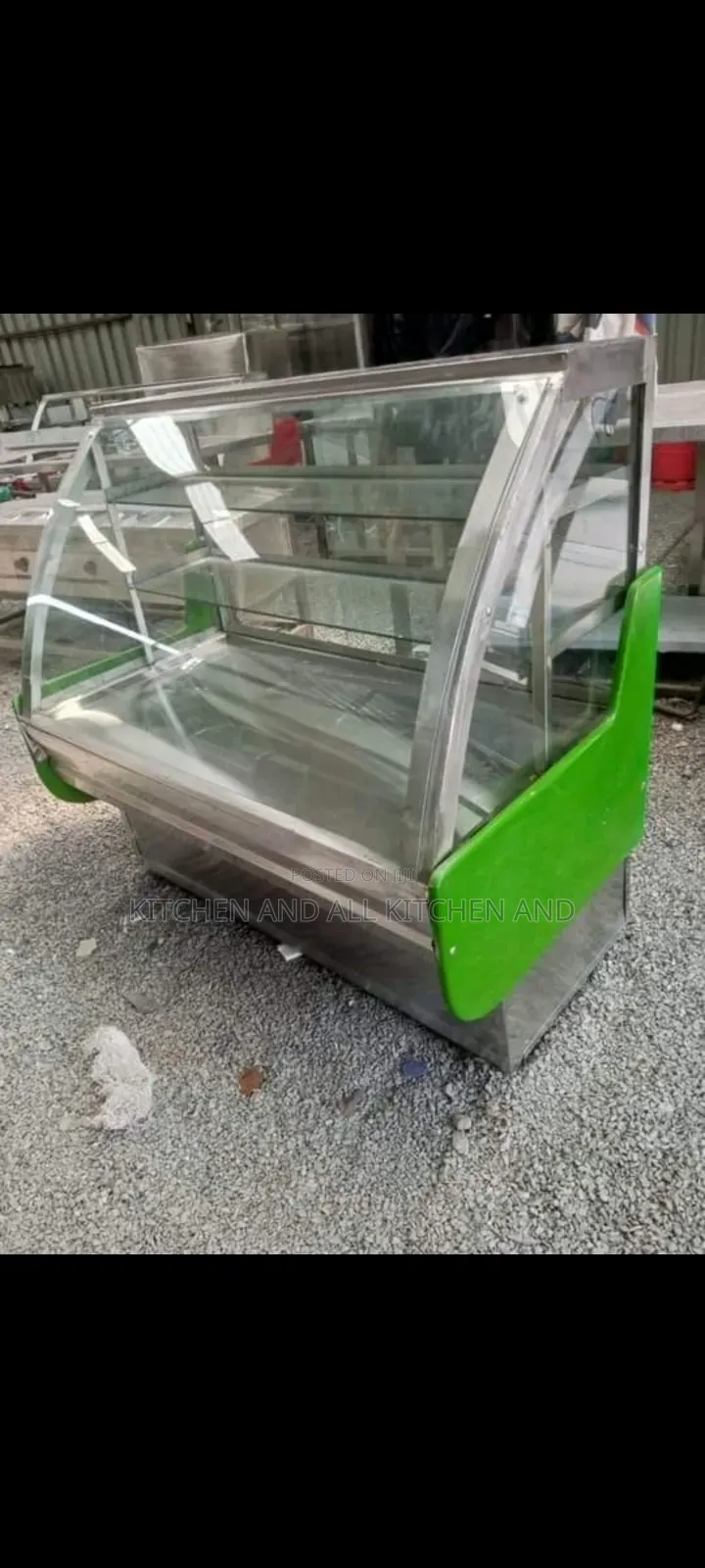 Refrigerated Display With Overshelfs