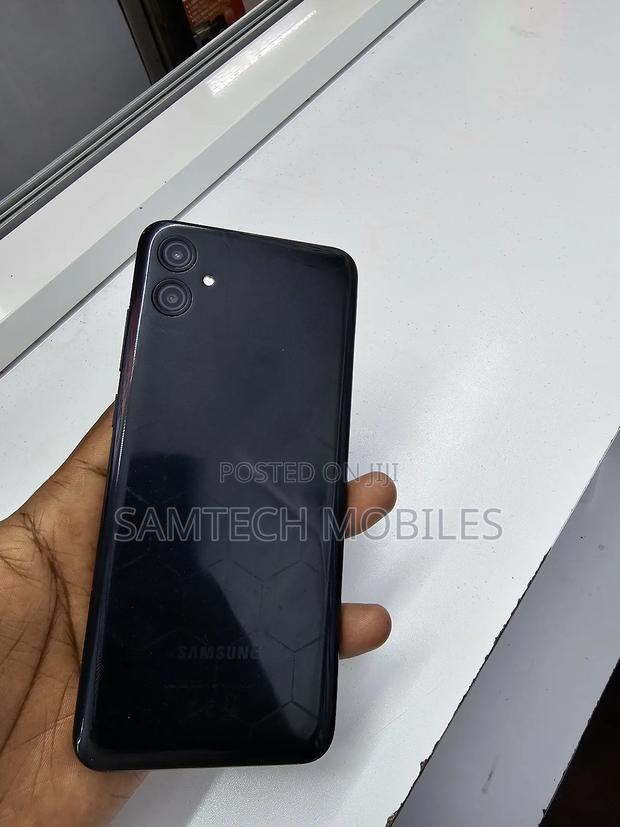 Samsung Galaxy A04e 32 GB Black - main view