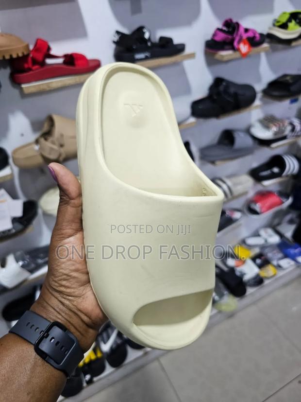 Yeezy Slides 689 - thumbnail 3