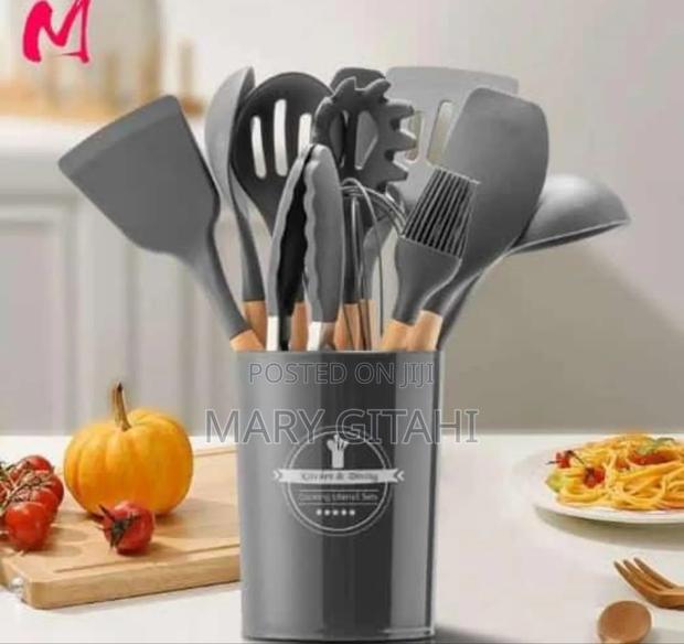 *12pcs Silicone Spoons : 
~~Black