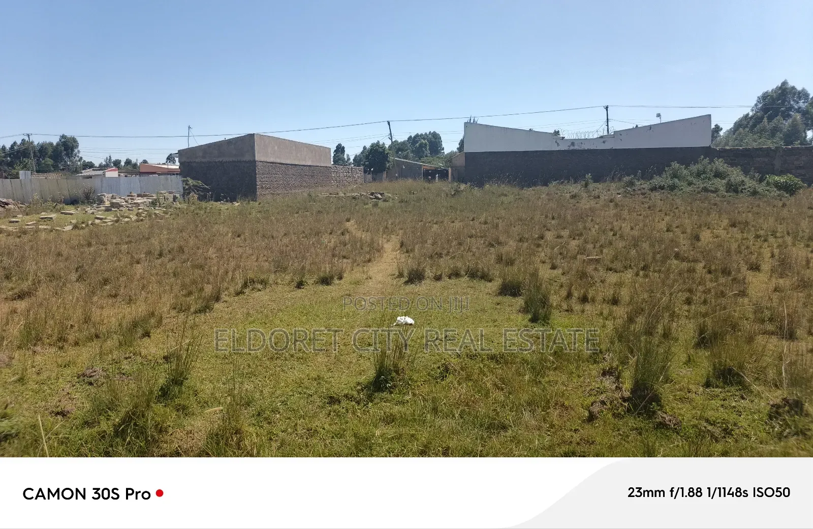 1/8 Plot Kimumu/Better With Title Ideal for Rental.