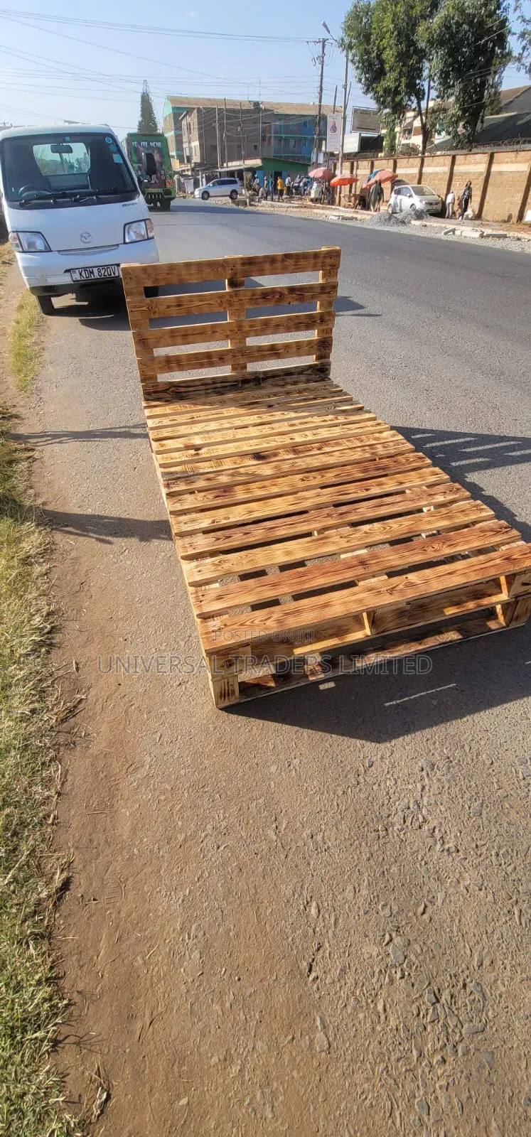 Brown Pallet Bed - 4*6
