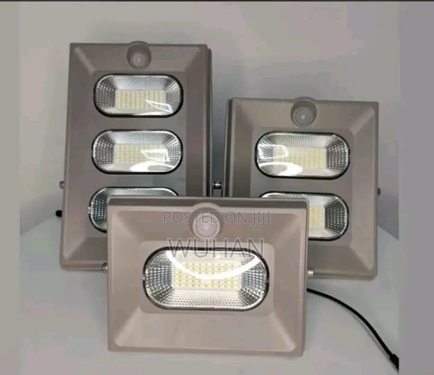 100 Watts Automatic Solar Floodlight With Motion Sensor