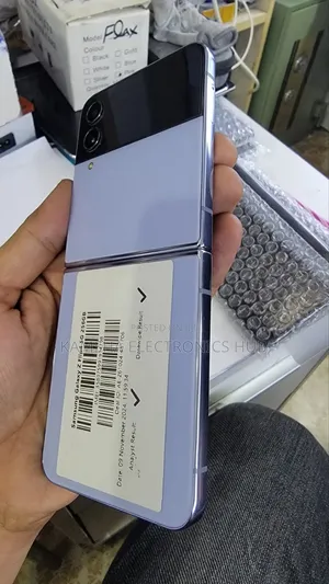 New Samsung Galaxy Z Flip4 512 GB Purple