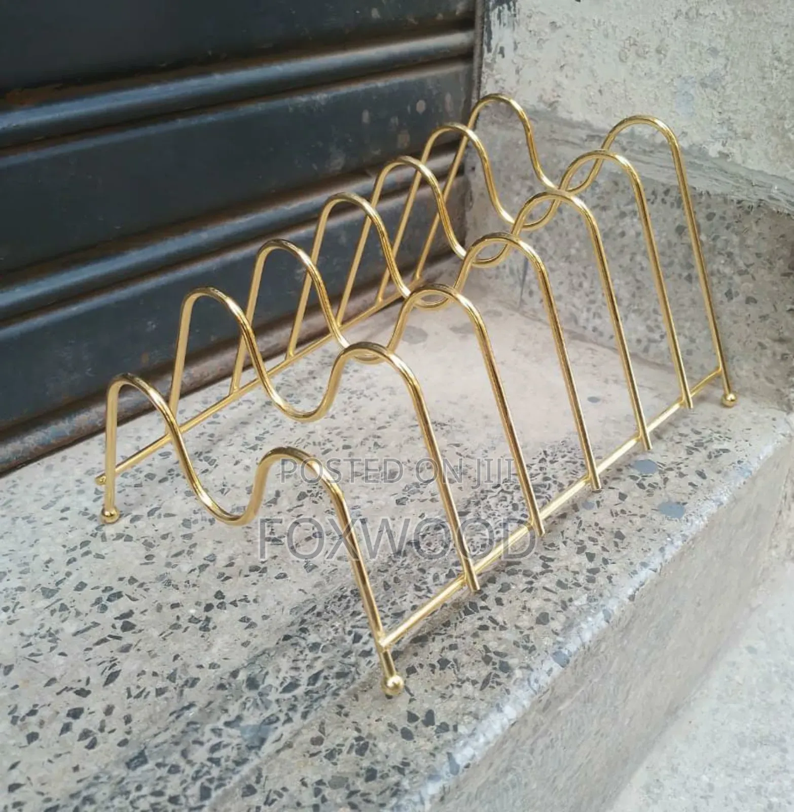Metallic Plates Stand Now Available.