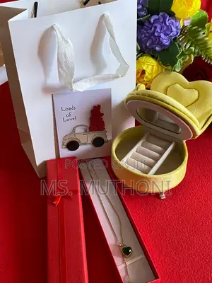 Valentines/Birthday Ladies Set With Jewellery Box