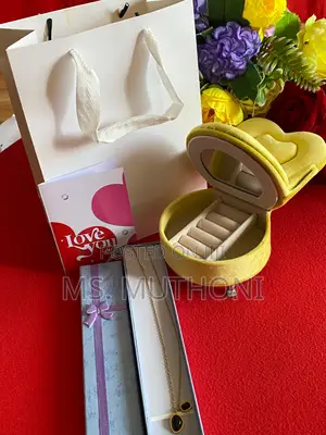 Valentines/Birthday Ladies Set With Jewellery Box