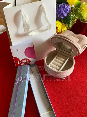 Valentines/Birthday Ladies Set With Jewellery Box