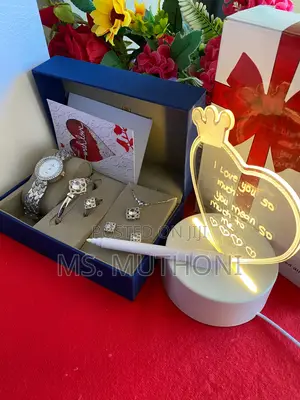  Beautiful VALENTINES / Birthday LADIES GIFT SET