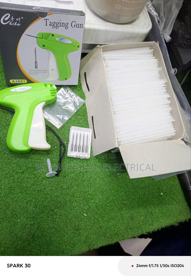Tagging Gun +5000pcs Pins +5 Spares Needle - main view