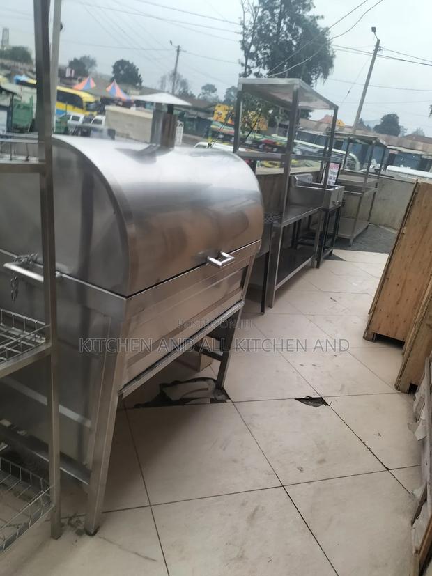 Outdoor Grill With a Lid - thumbnail 2