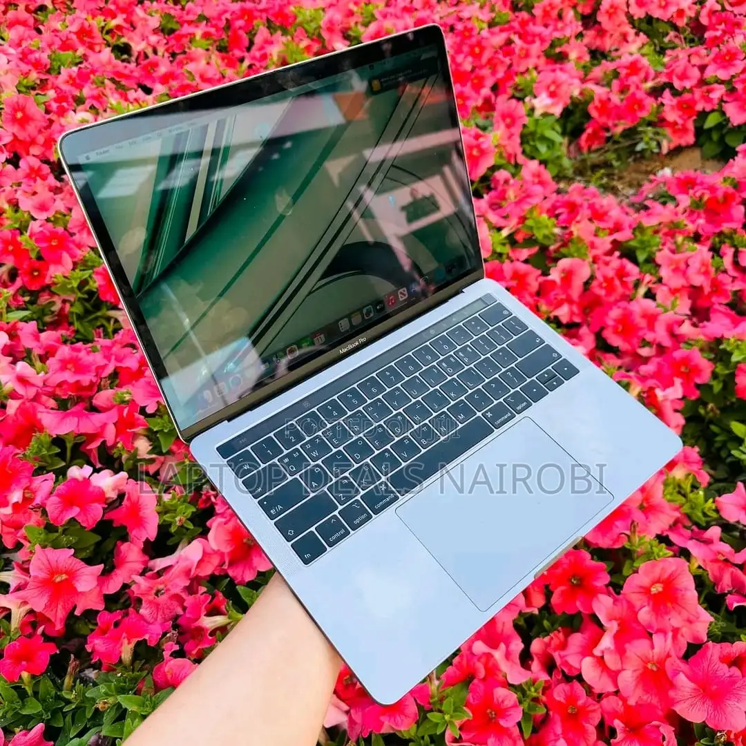 Laptop Cyberpower Tracer II 15 VR 300 16GB Intel Core I7 SSD 256GB
