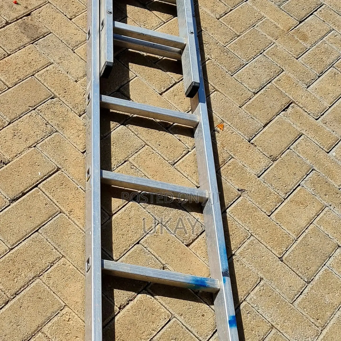 Extendable Sliding Ladder .