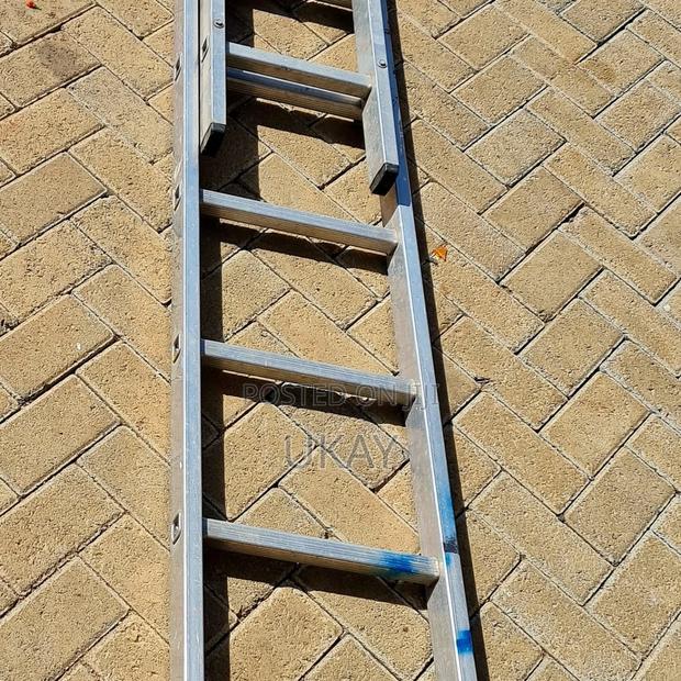Extendable Sliding Ladder . - main view