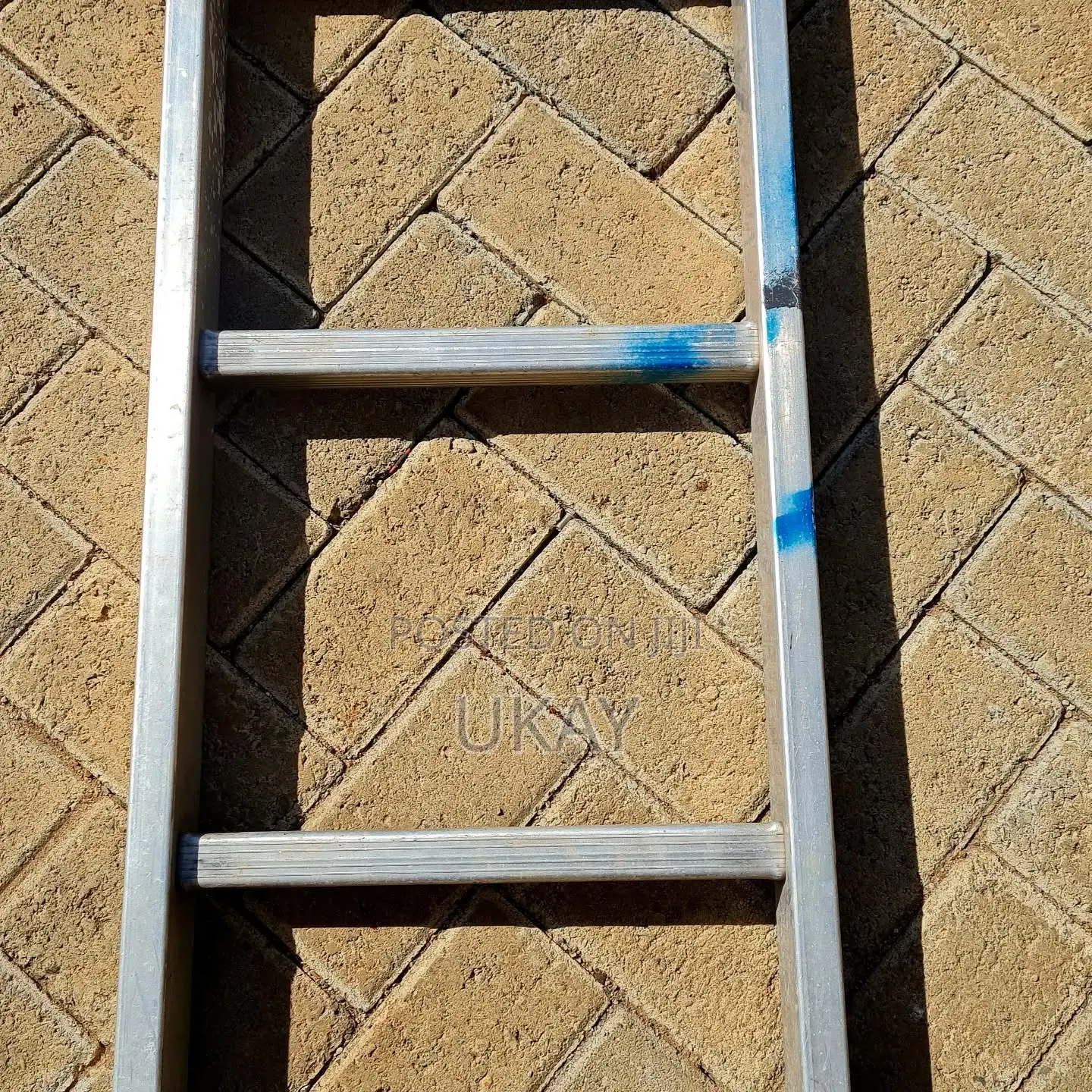 Extendable Sliding Ladder .