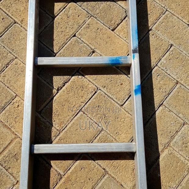 Extendable Sliding Ladder . - thumbnail 2