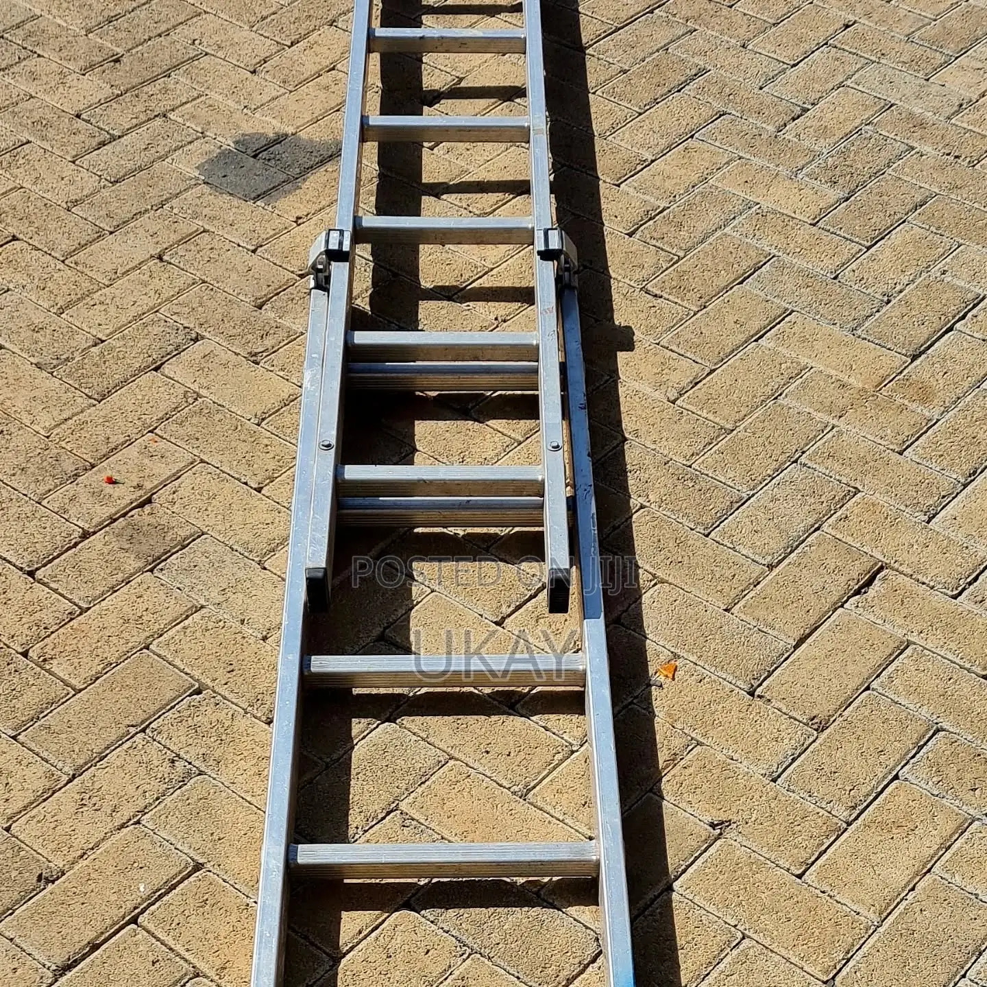 Extendable Sliding Ladder .