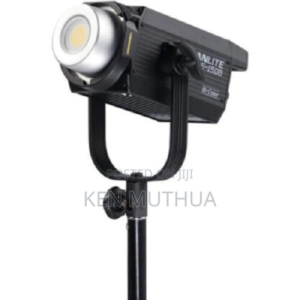 Nanlite Fs -150b LED Bi-Colour Spot Light