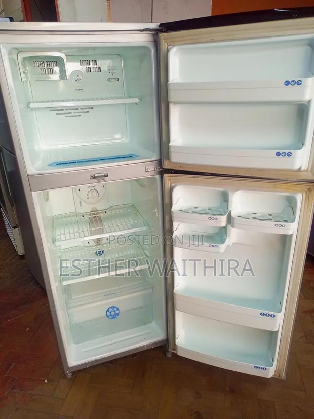 Well Maintained Lg Fridge - thumbnail 5