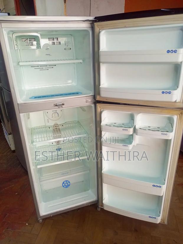 Well Maintained Lg Fridge - thumbnail 7