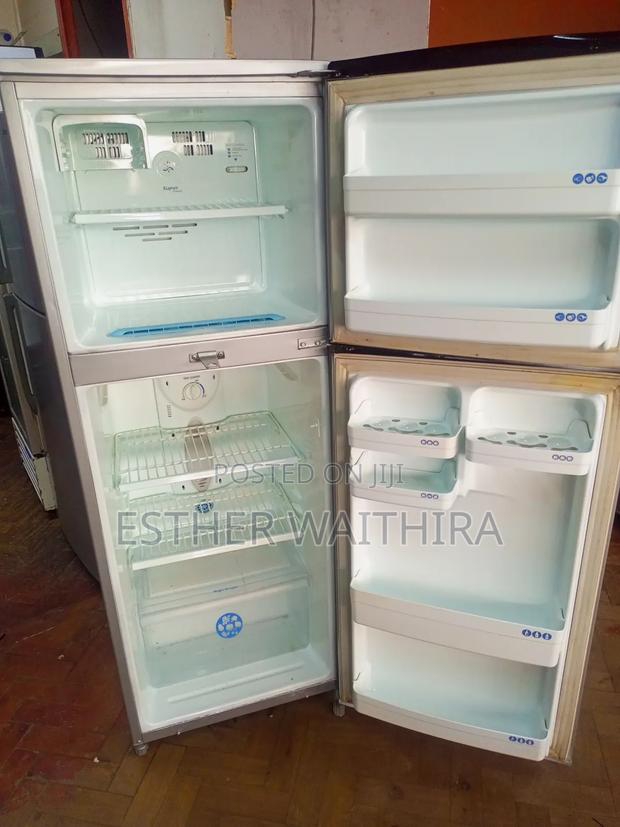 Well Maintained Lg Fridge - thumbnail 8