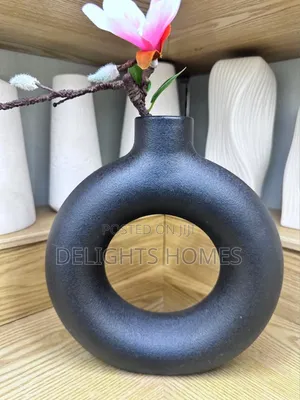 Doughnut-Shape Flower Vase -Alp