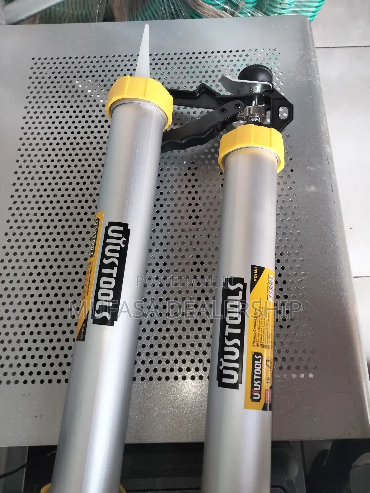 Hand Operated Silicone Gun