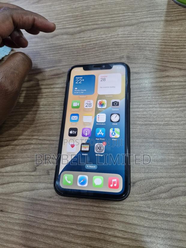 Apple iPhone 11 128 GB Black - main view
