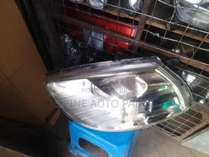 Nissan Tiida Headlight / Headlamp