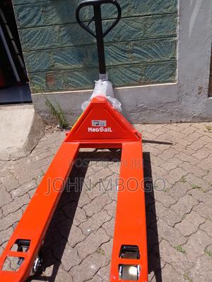 Manual Hydraulic Pallet Truck . - thumbnail 2