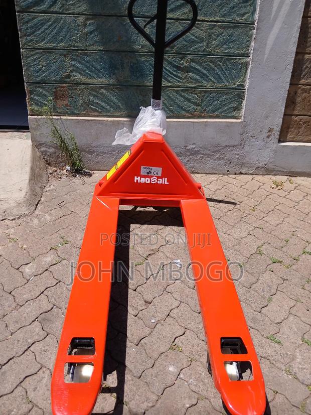 Manual Hydraulic Pallet Truck . - thumbnail 4