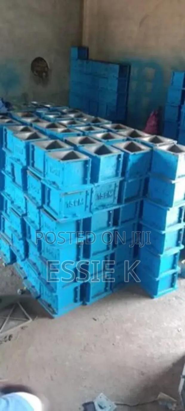 High Quality Cast Iron Cube Moulds 15cm - main view