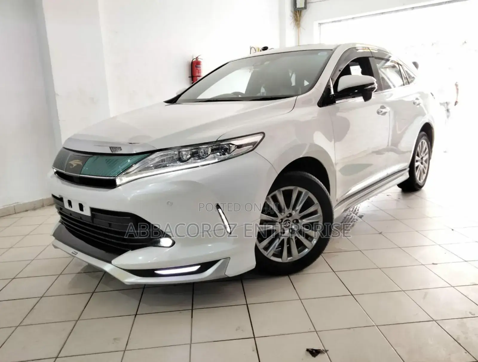 Toyota Harrier 2.0 4WD 2018 White