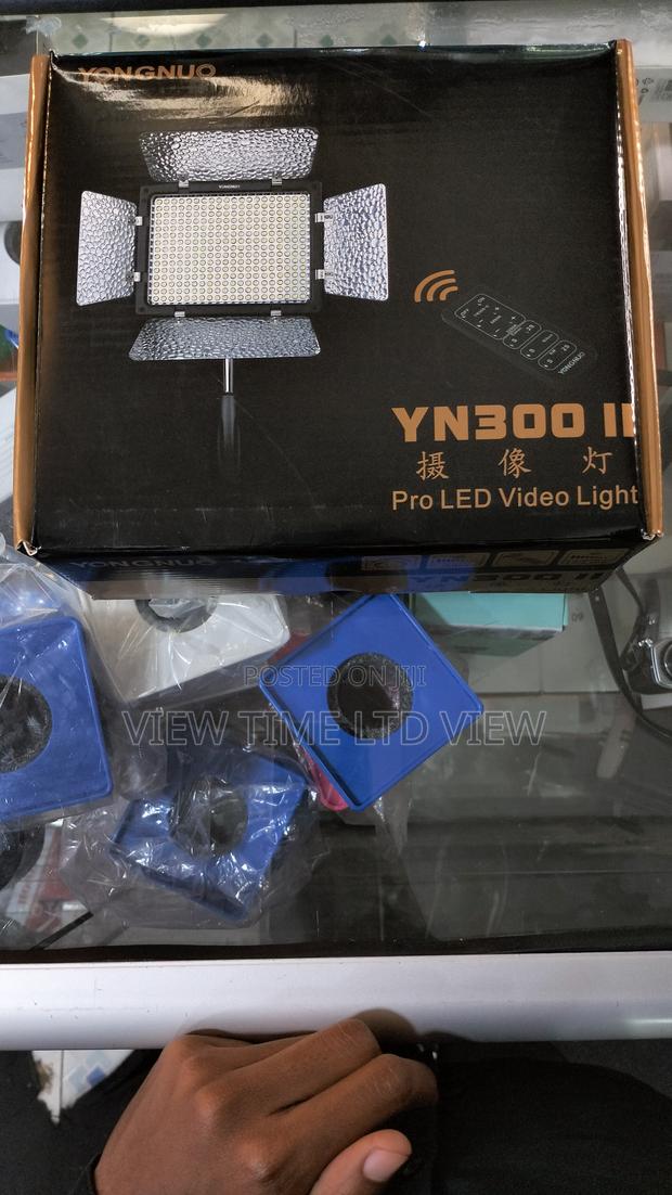 Yongnuo 300-Ii LED Variable-Colour on-Camera Light - thumbnail 2