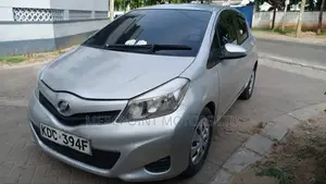 Toyota Vitz 2014 Silver