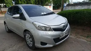 Toyota Vitz 2014 Silver